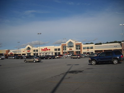 822 146_resize.JPG (150.05 KiB) Viewed 12289 times Original Ingles in Winder Georgia. Photo taken 8/21/2010. New replacement Ingle's store built next door
